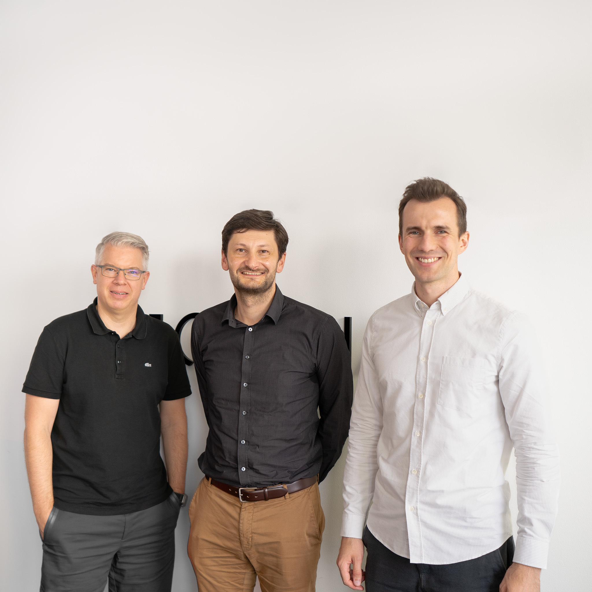 XTPL-CEO Filip Granek (Mitte) zu Besuch im Bonner Büro von 10xDNA Capital Partners, gemeinsam mit Frank Thelen (links) und Dr. Richard Buschbeck (rechts)